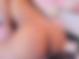 Live cam show with ErikaMoore - Teen (18+) on xfollow cams