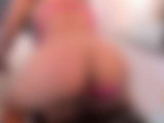 Live cam show with ErikaMoore - Squirt on Camsoda