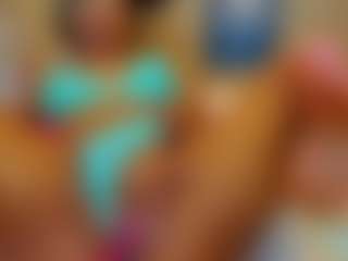 Live cam show with ErikaMoore - Petite on Camsoda