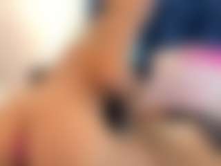 Live cam show with ErikaMoore - Striptease on Camsoda