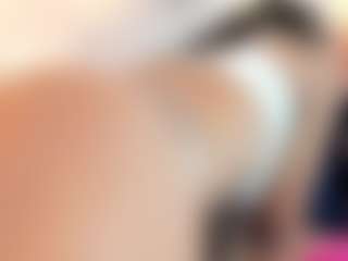 Live cam show with ErikaMoore - Ebony Teen (18+) on livesuperchat.net