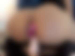 Live cam show with ErikaMoore - Spank Ebony on Camsoda