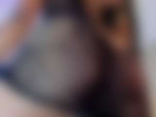 Live cam show with ErikaMoore - Squirt Toys on CamClone