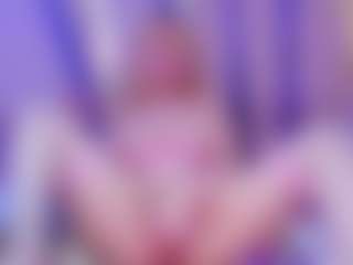 Live cam show with GigyDeluxe - Camel Toe on Dolls Live