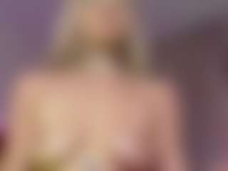 Live cam show with Icerebel - Smoking on AdultVida.com