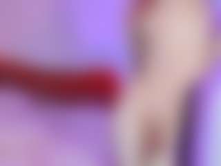 Live cam show with KiranaHayes - Small Tits on LiveSexCams6