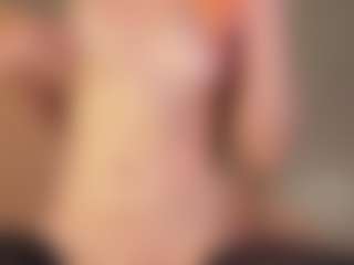 Live cam show with LilluCooper - Blue Eyes on AdultVida.com