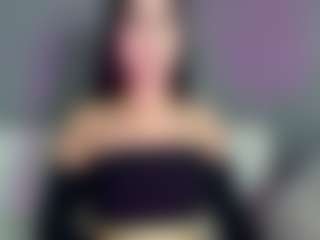 Live cam show with Zoee 8 - Skinny on StripNow