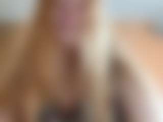 Live cam show with DionnaSeegars - Facesitting on Camsoda