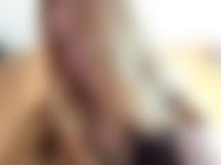 Live cam show with DionnaSeegars - Skinny on Milfs Live