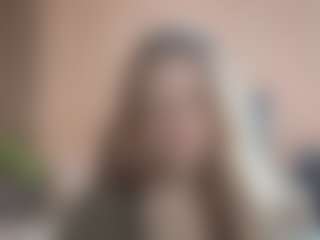 Live cam show with DionnaSeegars - Blonde Hair Curvy on Camsoda