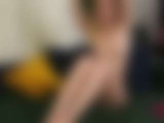 Live cam show with KatrinJons - Striptease on Hubzter Live