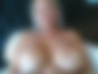 malibumelons's Live Sex Cam Show