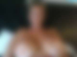 Live cam show with malibumelons - Middle Aged on boobsie.com