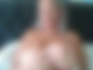 malibumelons's Live Sex Cam Show
