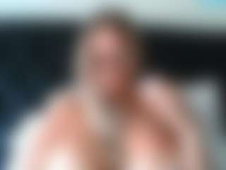 Live cam show with malibumelons - Gamer Mature on Uber Horny