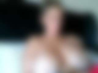 Live cam show with malibumelons - Strip on Camsoda
