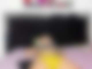 Live cam show with Delphinebella - Facial Piercings on StripNow