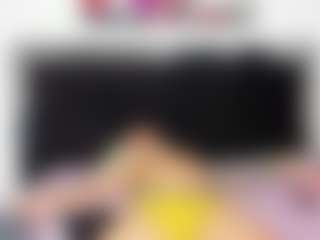 Live cam show with Delphinebella - Green Eyes on xDating