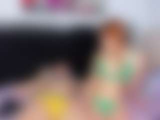 Live cam show with Delphinebella - Green Eyes on Soda Cam