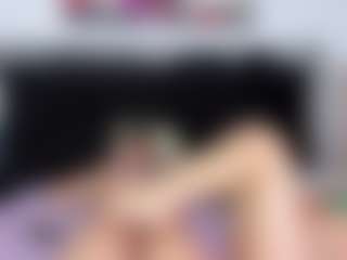 Live cam show with Delphinebella - Green Eyes on livesexfox.com