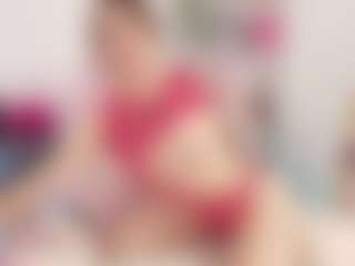 Live cam show with Justonecute - Green Eyes on AdultVida.com