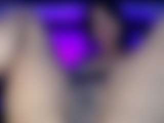 Live cam show with AlaiaKattz - Average on Camsoda