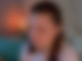 Live cam show with DellaBerliner - College on xDating