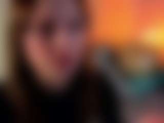 Live cam show with DellaBerliner - Blonde Hair Shaved Pussy on 1on1-livenow