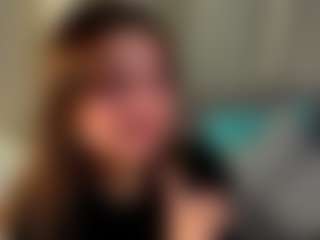 Live cam show with DellaBerliner - Blonde Hair Shaved Pussy on Latina Girls