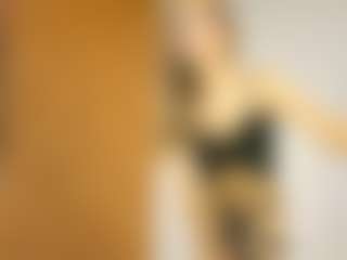 Live cam show with estephanydoll - Tease on Soda Cam