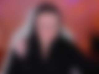 Live cam show with kira-Gold - Green Eyes on Stripli.com