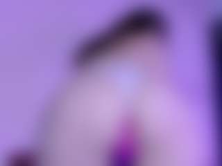 Live cam show with LauManson - Curvy Teen (18+) on Camsoda