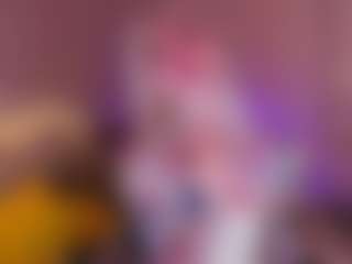 Live cam show with LillyMoure - Nipple Piercings on Milfs Live