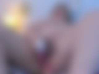 martina-curvy MILF webcam performer live streaming