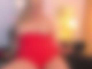 Live cam show with martina-curvy - Interactivetoy Granny on Hubzter Live