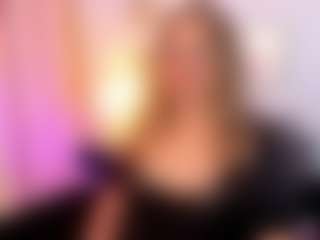 martina-curvy MILF webcam performer live streaming