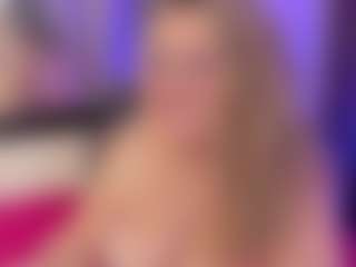 Live cam show with martina-curvy - Granny Blonde Hair on AdultVida.com