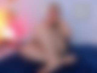Live cam show with martina-curvy - Blonde Hair Middle Aged on CamSextacy