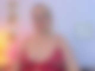 martina-curvy MILF webcam performer live streaming