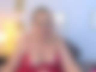 martina-curvy MILF webcam performer live streaming