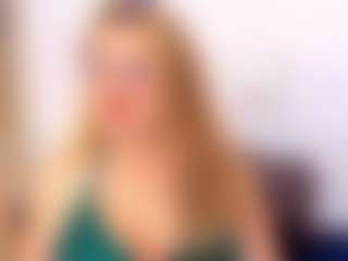 Live cam show with martina-curvy - Interactivetoy Mature on 1on1-livenow
