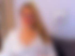Live cam show with martina-curvy - Granny on Dolls Live