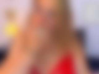 martina-curvy MILF webcam performer live streaming