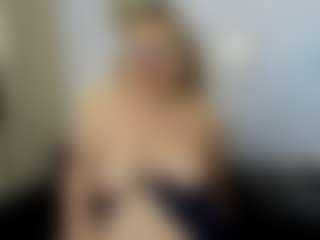 martina-curvy's Live Sex Cam Show