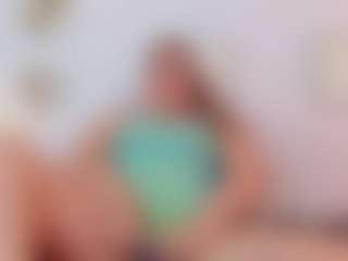 Live cam show with martina-curvy - Granny Big Tits on StripNow