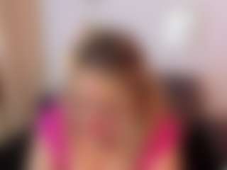 martina-curvy MILF webcam performer live streaming