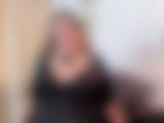 Live cam show with martina-curvy - Fingering MILF on alttransgirls