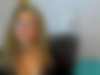 Live cam show with martina-curvy - Granny Blonde Hair on TeamSkeetLive