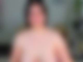 Live cam show with Amilia - Brown Hair on livesuperchat.net